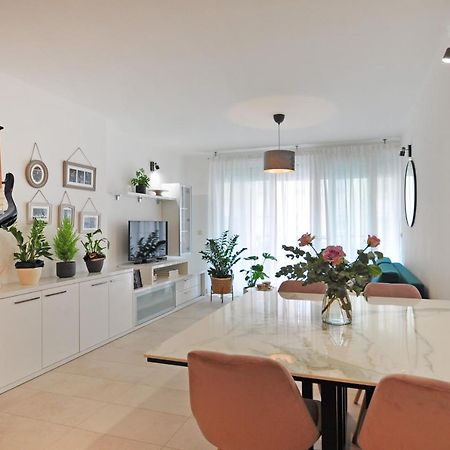 Family Apartment Noel - Omiš Exteriör bild