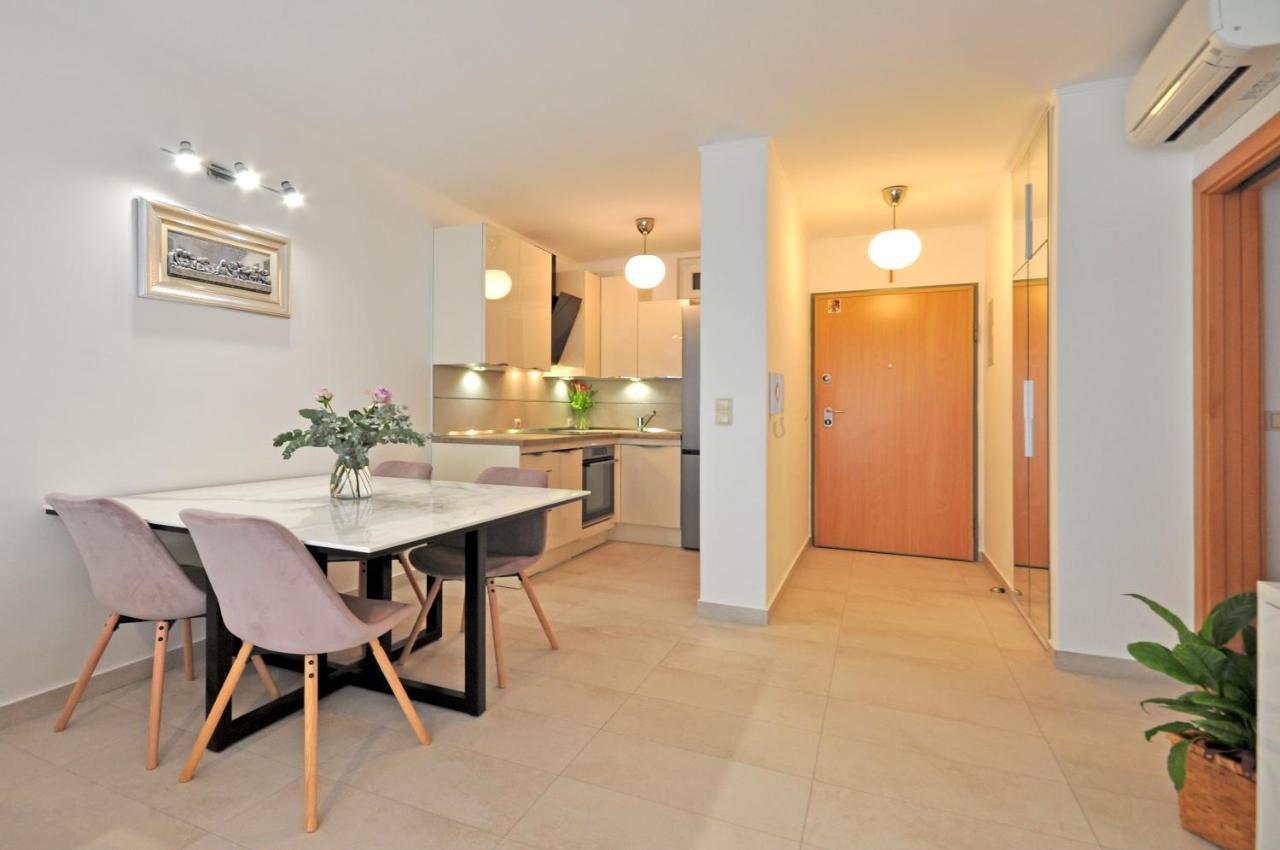 Family Apartment Noel - Omiš Exteriör bild