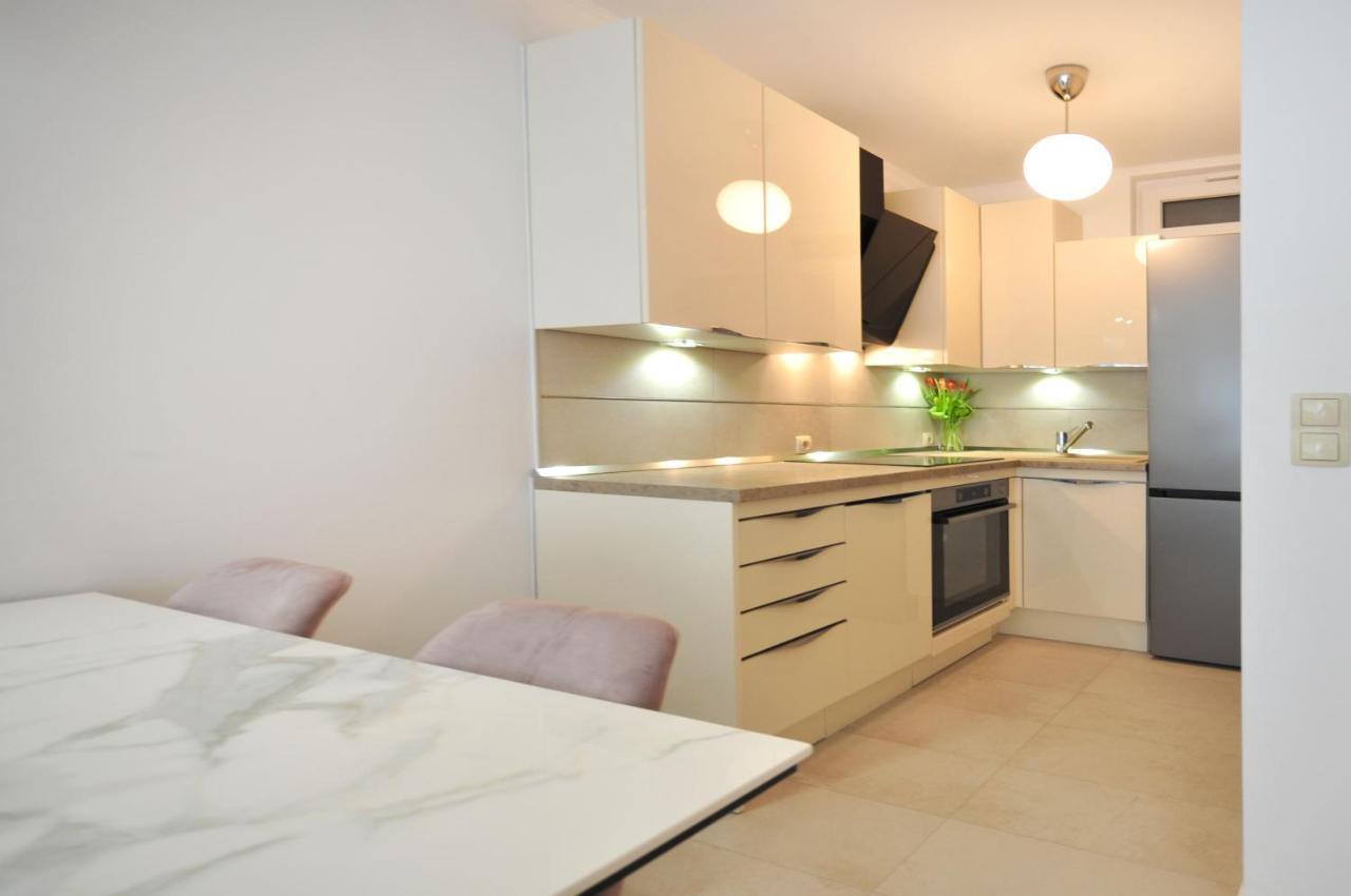 Family Apartment Noel - Omiš Exteriör bild