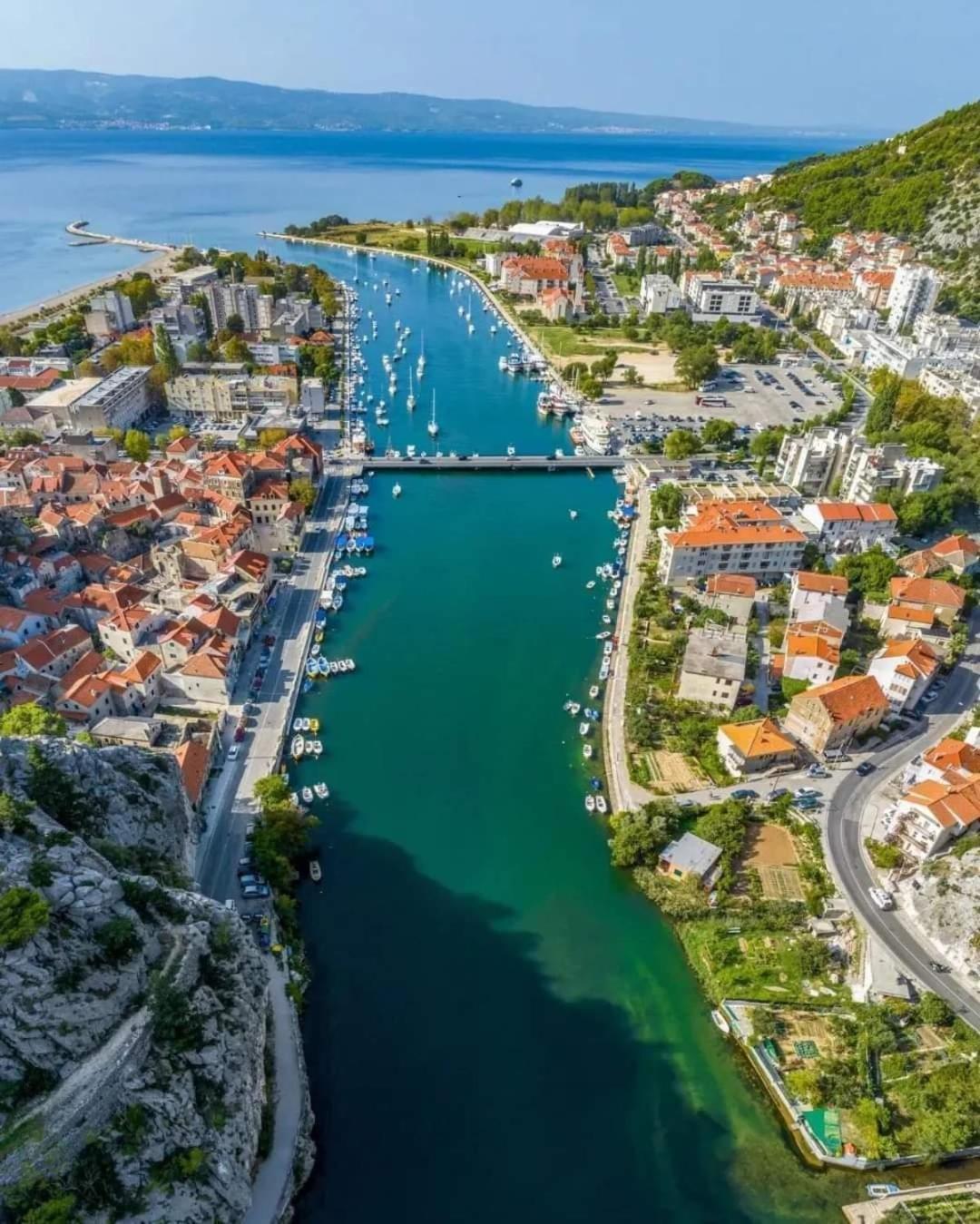 Family Apartment Noel - Omiš Exteriör bild